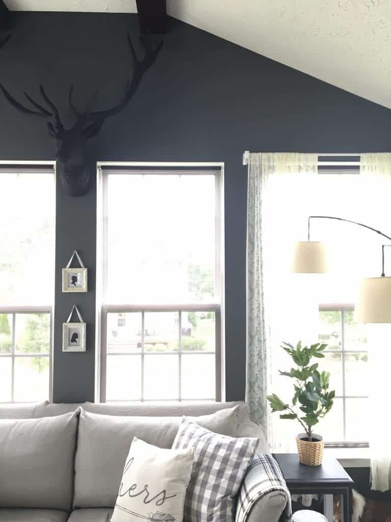 Sunroom Kendall Charcoal with Stag Head