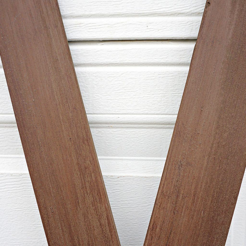 diy-faux-wood-skis-close-up-of-skis-by-snazzylittlethings