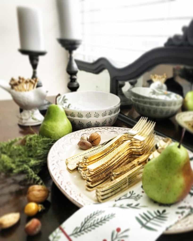 disposable holiday table display
