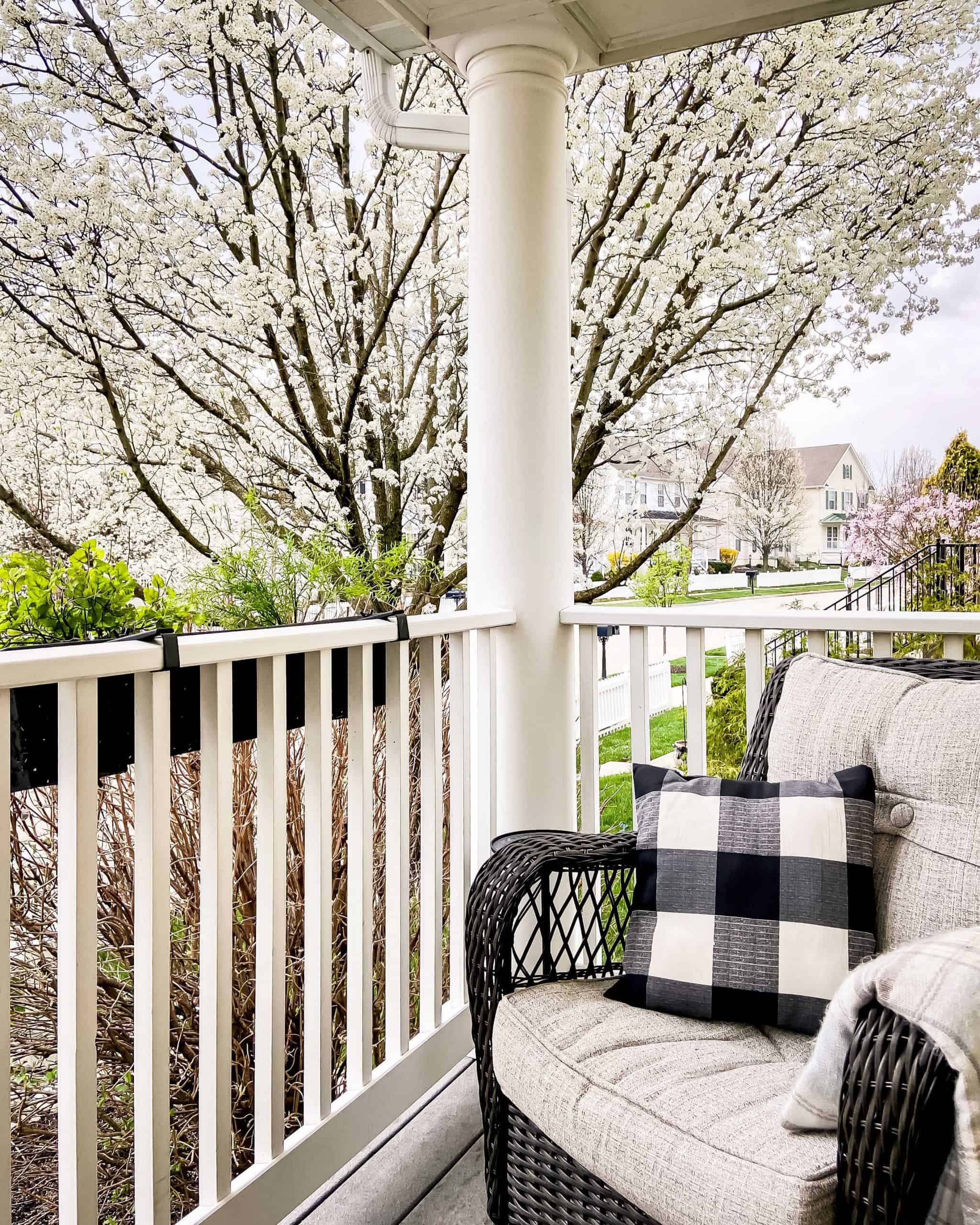 Spring Porch Tour Full Bloom by Snazzy Little Things