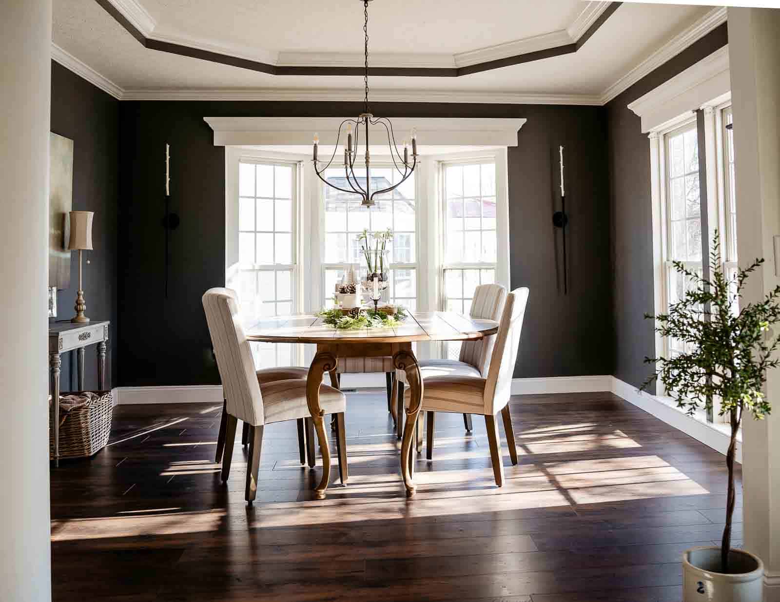 Laminate floor in dining room